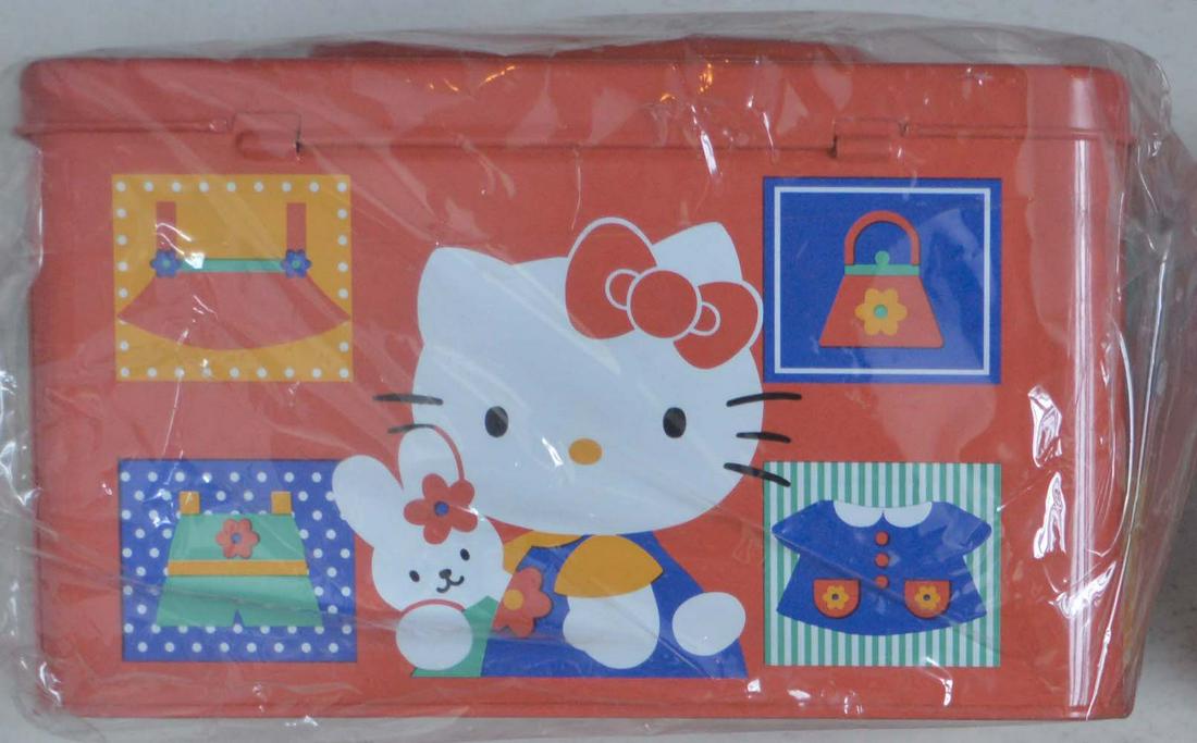"HELLO KITTY" LUNCH KIT: HELLO KITTY LUNCH KIT. NEW. MINT IN A BOX (59)