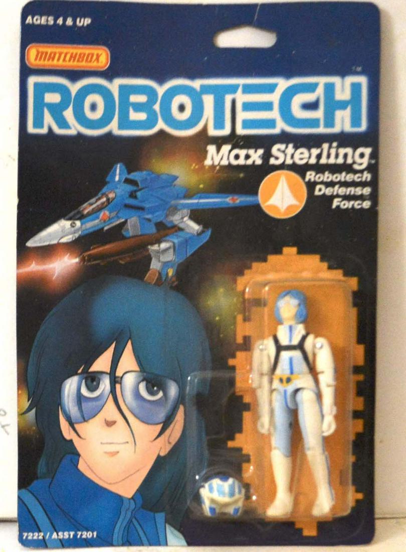 ROBOTECH "MAX STERLING" ACTION FIGURINE ON CARD: ROBOTECH "MAX STERLING" ACTION FIGURINE ON CARD. THE CARD IS "PUNCHED." THE CARD SHOWS SOME AGING. ITEM IS NEW. MINT CONDITION