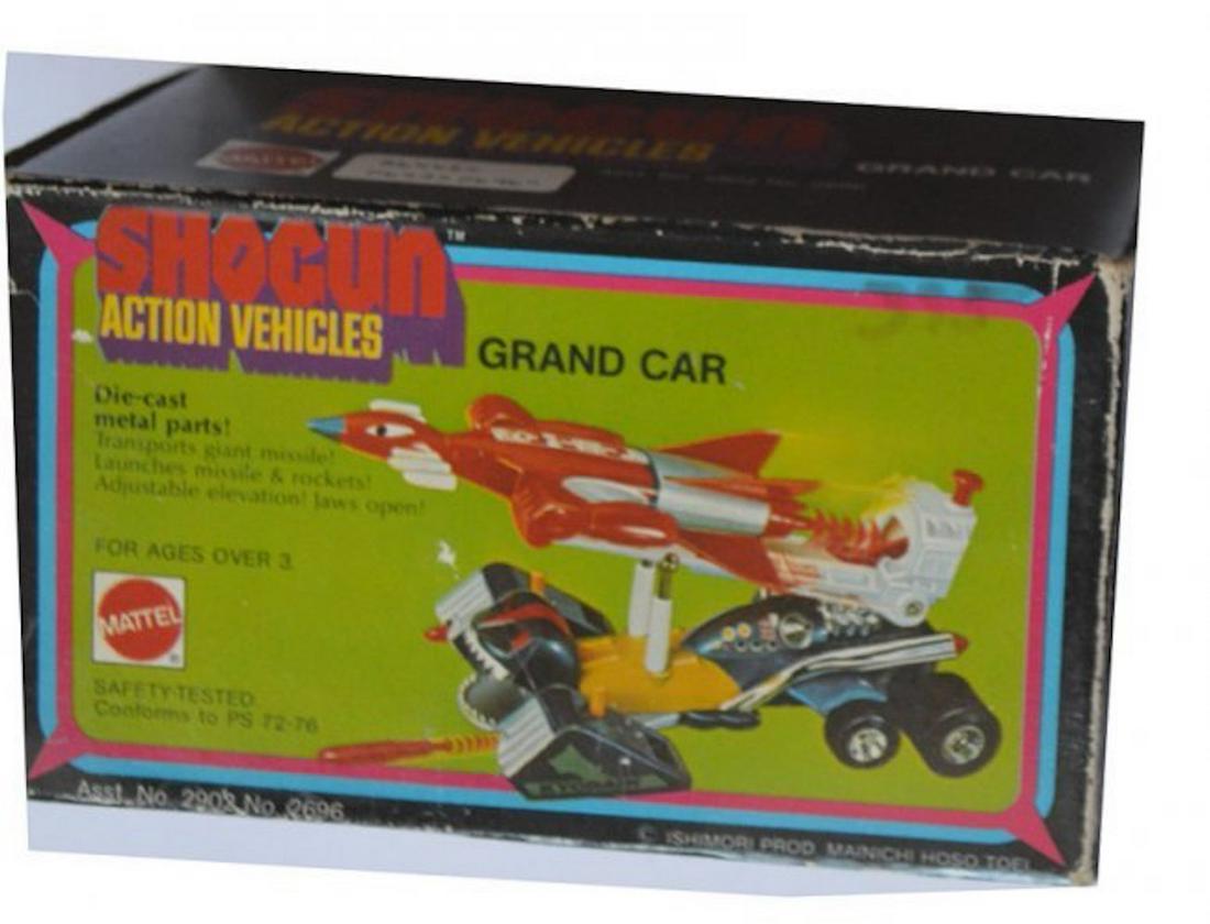 MATTEL GRAND CAR SHOGUN ACTION VEHICLE: MATTEL GRAND CAR SHOGUN ACTION VEHICLE.MADE OF DIE-CAST METAL PARTS. THIS VEHICLE TRANSPORTS GIANT MISSILE, LAUNCHES MISSILE AND ROCKETS, ADJUSTABLE ELEVATION, JAWS OPEN.MEASURES AT 6"COMPLETE AND INT
