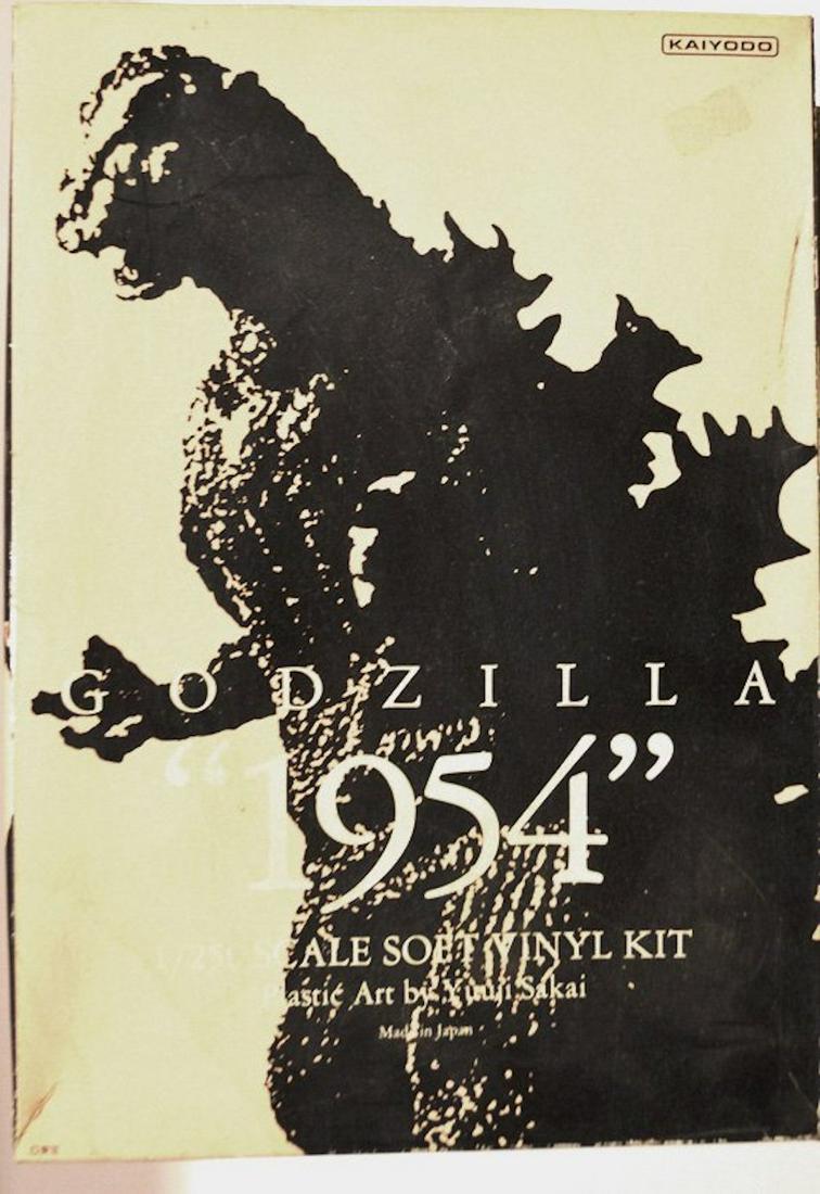 KAIYODO GODZILLA "1954" 1/250 SCALE SOFT VINYL KIT: KAIYODO GODZILLA "1954" 1/250 SCALE SOFT VINYL KIT. PLASTIC ART BY YUUJI SAKAI. MADE IN JAPANMINT IN BOX. COMPLETE AND INTACT