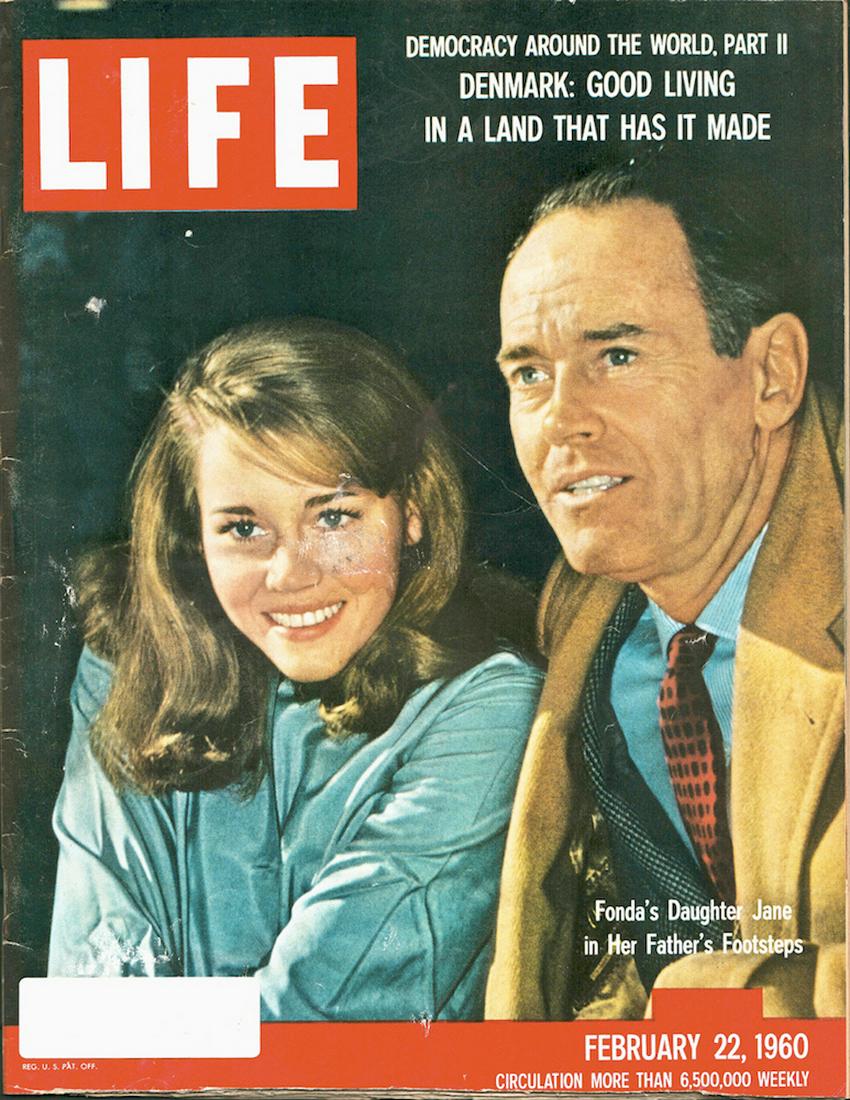 1960 LIFE Magazine w/ Henry & Jane Fonda on the Front: 1960 LIFE Magazine w/ Henry & Jane Fonda on the Front Covered. This is a fulled and complete LIFE Magazine issuedated February 22, 1960. It is in good condition. PLEASE NOTE THAT FOR PRIVACY REASONS W
