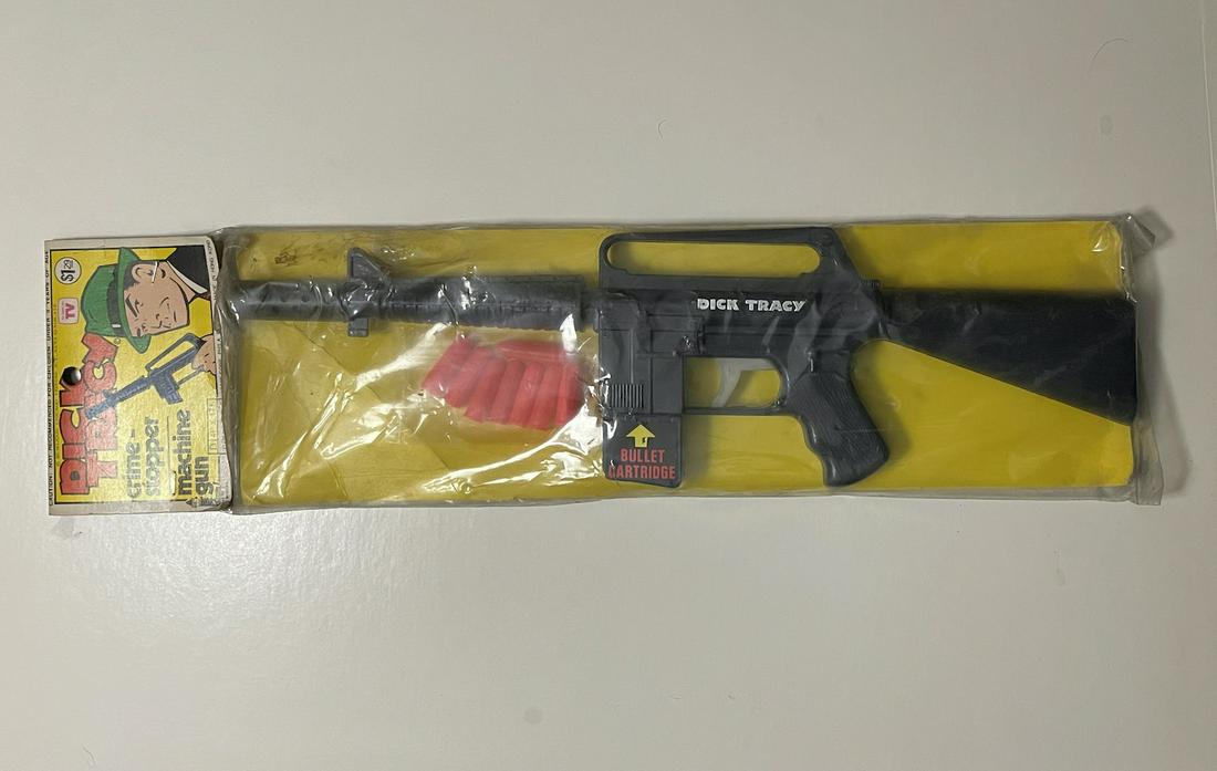 DICK TRACY "CRIME STOPPER" MACHINE GUN: DICK TRACY "CRIME STOPPER" MACHINE GUN. MINT CONDITION