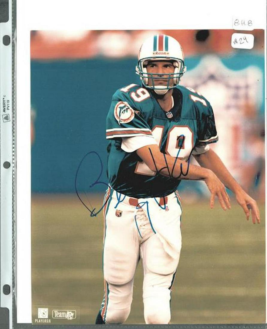 Bernie Kosar - SIGNED 8 X 10 PHOTOGRAPH W/COA: Bernie Kosar - SIGNED 8 X 10 PHOTOGRAPH W/COA. A SIGNED PHOTOGRAPH OF BEN KOSAR. SIGNED BY HIM. COMES WITH COA. VERY GOOD CONDITION
