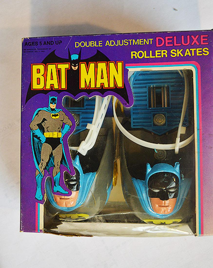 CLASSIC BATMAN ROLLER SKATES: CLASSIC BATMAN ROLLER SKATES. WITH DOUBLE ADJUSTMENT. FROM 1980s. NEVER USED (Box #2)