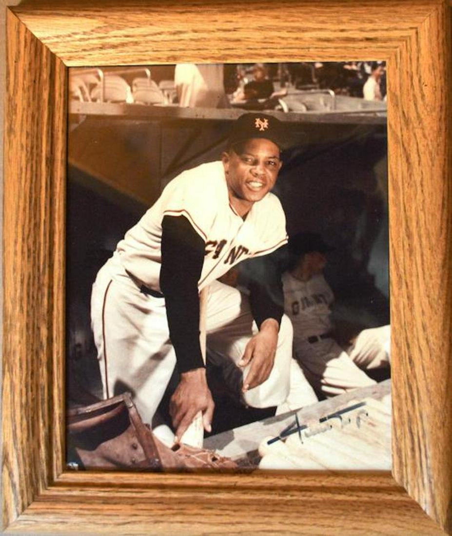 Willie Mays - SIGNED FRAMED 8 X 10 PHOTOGRAPH (NO CERTIFICATE): Willie Mays - SIGNED FRAMED 8 X 10 PHOTOGRAPH (NO CERTIFICATE). A SIGNED PHOTOGRAPH OF WILLIE MAYS. VERY GOOD CONDITION