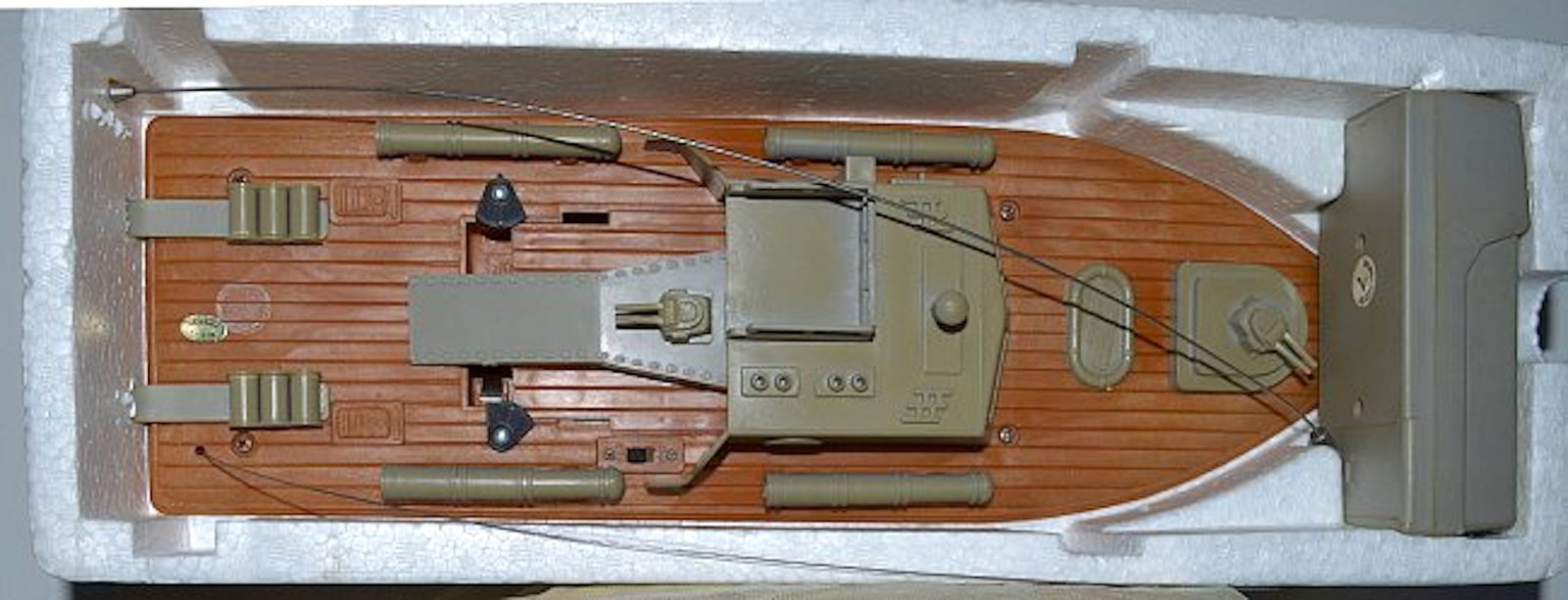 RADIO CONTROLLED TORPED BOAT: RADIO CONTROLLED TORPED BOAT. FEATURES: DUAL PROPELLERS, DRIVE FORWARD, TURNS RIGHT, TURNS LEFT. TRANSMITTER ALSO INCLUDED IN BOX. MINT IN BOX. COMPLETE AND INTACT. BOX SHOWS SOME SHELFWEAR(SEE PICTUR