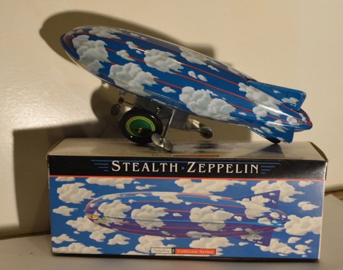 ZEPPELIN WIND UP SKY RANGERS AIR PLAINE: ZEPPELIN WIND UP SKY RANGERS AIR PLAINE.THIS IS A COLLECTOR SERIES. NO BATTERY REQUIRED TO OPERATE. IT IS A WIND UP OPERATION.MEASURES ABOUT 9"COMPLETE AND INTACT
