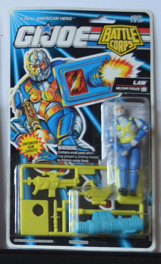 G.I. JOE "LAW" BATTLE CORPS FIGURE ON CARD: G.I. JOE "LAW" MILITARY POLICE. BATTLE CORPS FIGURE ON CARD. 1992. MINT CONDITION