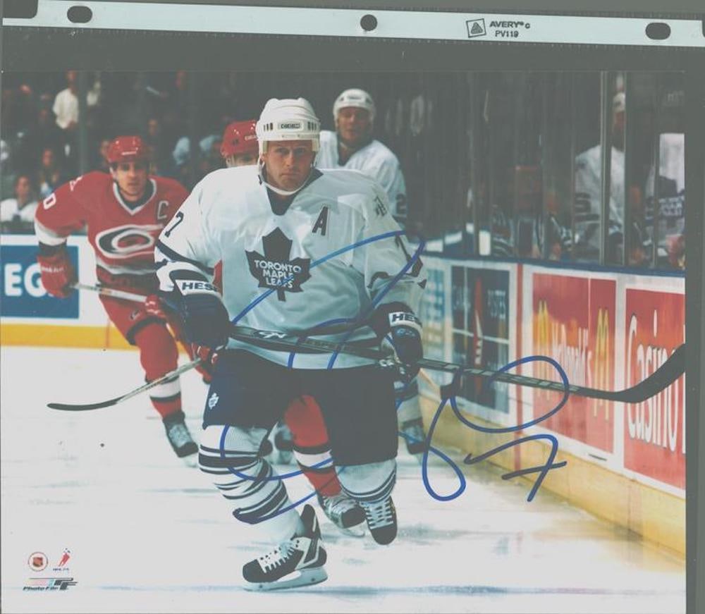 Gary Roberts - SIGNED 8 X 10 PHOTOGRAPH W/COA: Gary Roberts - SIGNED 8 X 10 PHOTOGRAPH W/COA. A SIGNED PHOTOGRAPH OF GARY ROBERTS. SIGNED BY HIM. COMES WITH COA. VERY GOOD CONDITION