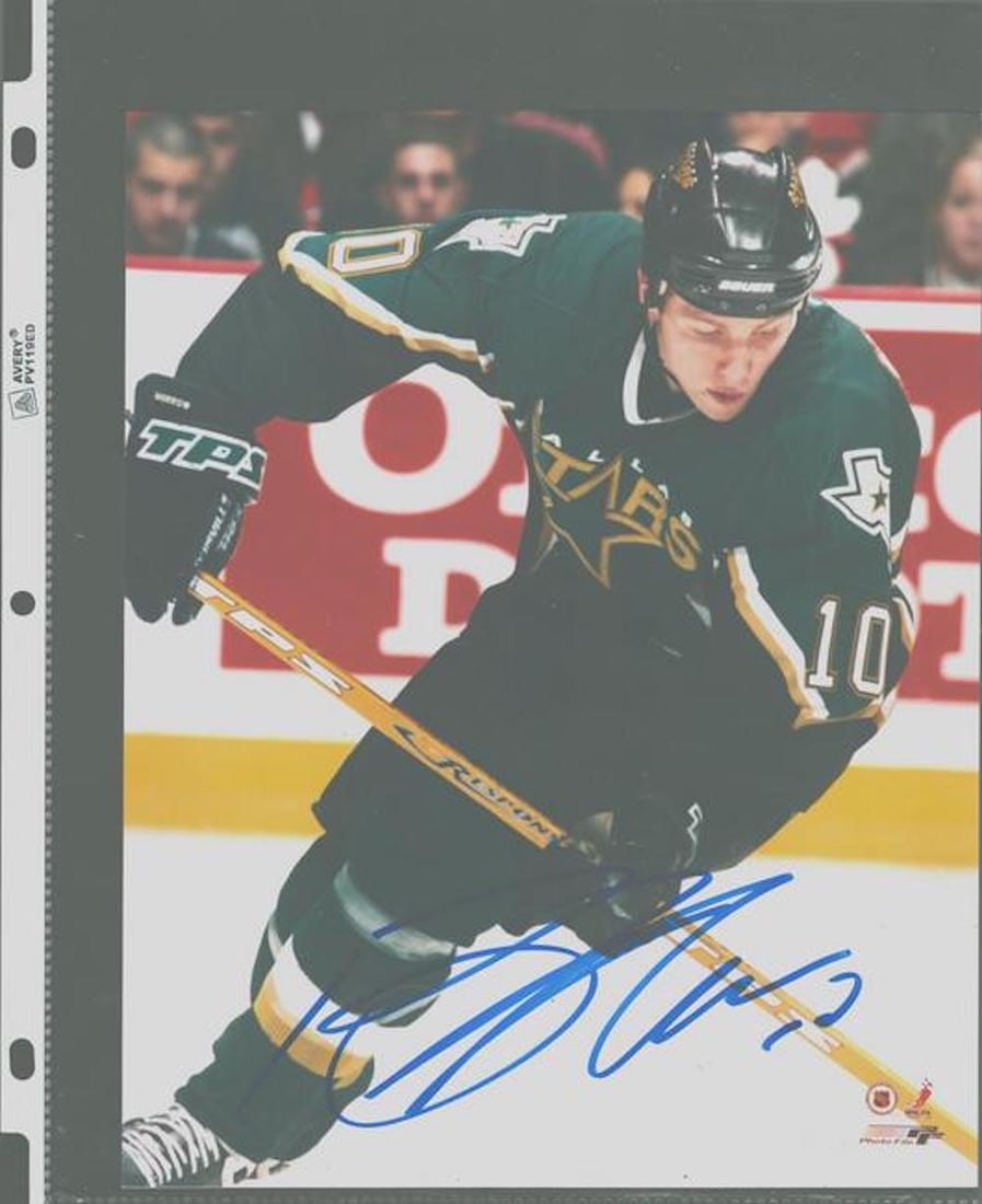 Brendan Morrow - SIGNED 8 X 10 PHOTOGRAPH W/COA: Dan Hinote - SIGNED 8 X 10 PHOTOGRAPH W/COA. A SIGNED PHOTOGRAPH OF BRENDAN MORROW. SIGNED BY HIM. COMES WITH COA. VERY GOOD CONDITION