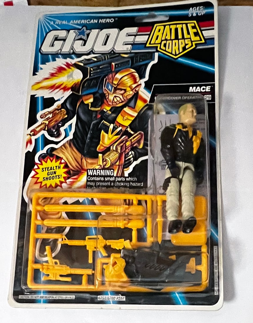 G.I. JOE "MACE" BATTLE CORPS FIGURE ON CARD: G.I. JOE "MACE" UNDERCOVER OPERATIVE. BATTLE CORPS FIGURE ON CARD. 1993. MINT CONDITION ON CARD (MOC)