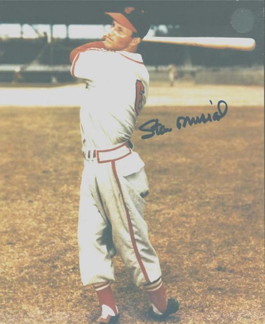 Stan Musial - SIGNED 8 X 10 PHOTOGRAPH (NO COA): Stan Musial - SIGNED 8 X 10 PHOTOGRAPH (NO COA). A SIGNED PHOTOGRAPH OF STAN MUSIAL SIGNED BY HIM. COMES WITH NO CERTIFICATES. VERY GOOD CONDITION
