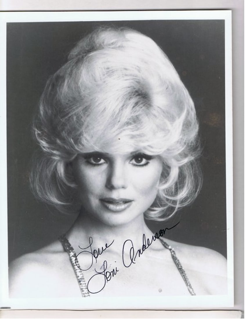 LONI ANDERSON- 8 X 10 SIGNED PHOTO W/ COA: LONI ANDERSON- 8 X 10 SIGNED PHOTO W/ COA. CERTIFICATE OF AUTHENTICITY IS PROVIDED BY TIMOTHY SWEENEY WITH EMBOSSED SEAL OF AUTHENTICITY.