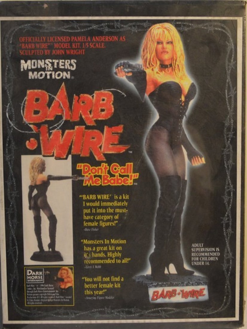 PAMELA ANDERSON "BARB WIRE" MODEL KIT. 1/5 SCALE: MONSTERS IN MOTION PAMELA ANDERSON "BARB WIRE" MODEL KIT. 1/5 SCALE.1996, DARK HORSE ENTERTAINMENT.MINT IN BOX. COMPLETE AND INTACT