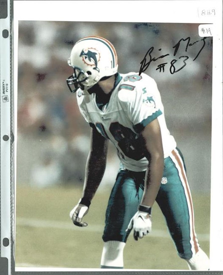Brian Manning - SIGNED 8 X 10 PHOTOGRAPH W/COA: Brian Manning - SIGNED 8 X 10 PHOTOGRAPH W/COA. A SIGNED PHOTOGRAPH OF BRIAN MANNING. SIGNED BY HIM. COMES WITH COA. VERY GOOD CONDITION