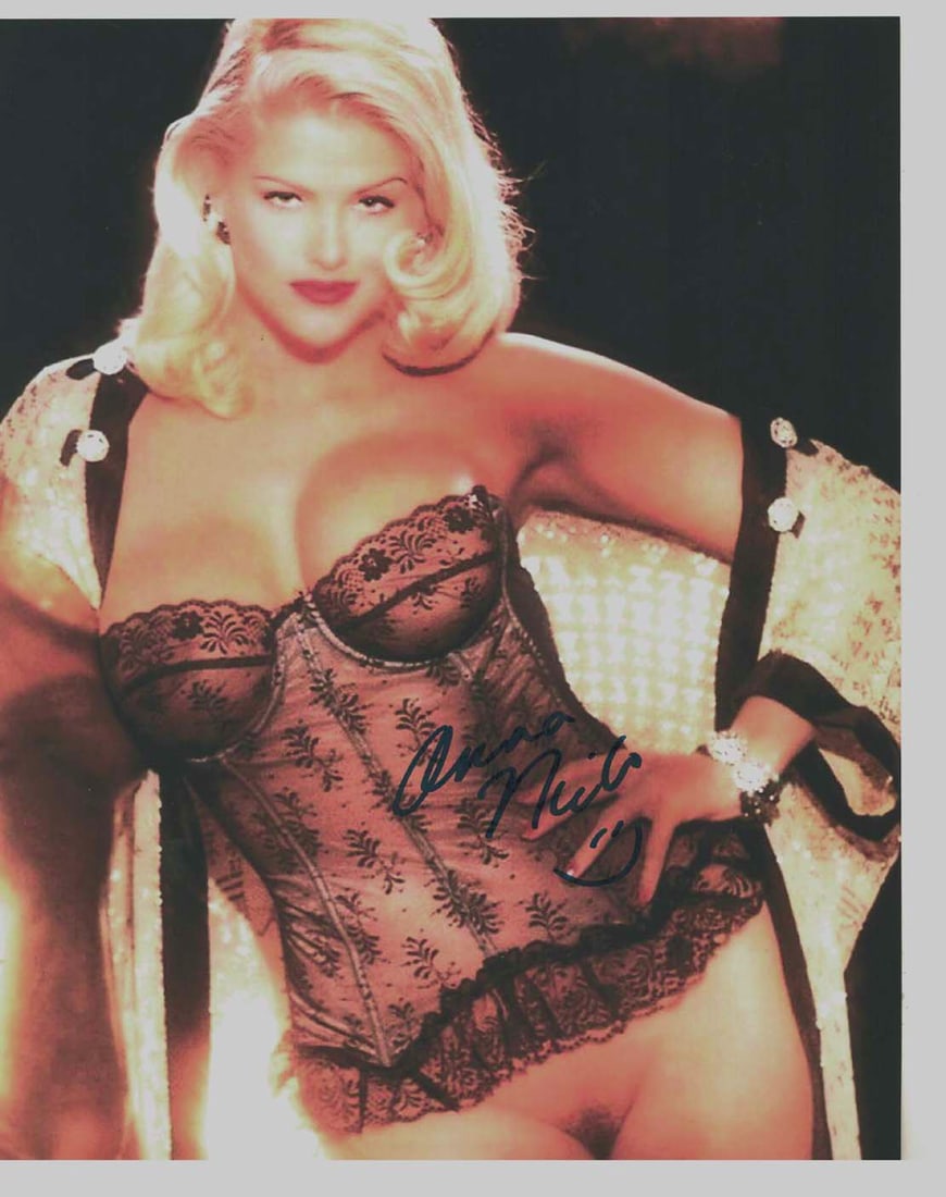 Anna Nicole Smith - 8 x 10 Signed Photo w/COA: Anna Nicole Smith - 8 x 10 Signed Photo w/COA. A signed photograph of Anna Nicole Smith. Signed by her. Comes with COA. Very good condition