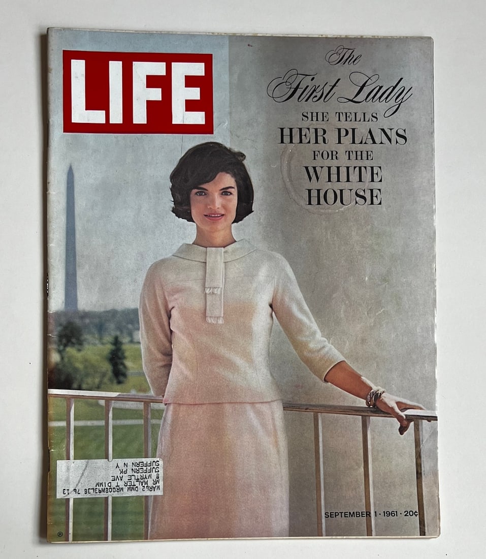 LIFE Magazine - "The First Lady, Jacqueline Kennedy" (1961): LIFE Magazine - "The First Lady, Jacqueline Kennedy" (1961). From September 1, 1961. Complete and intact. Very good condition