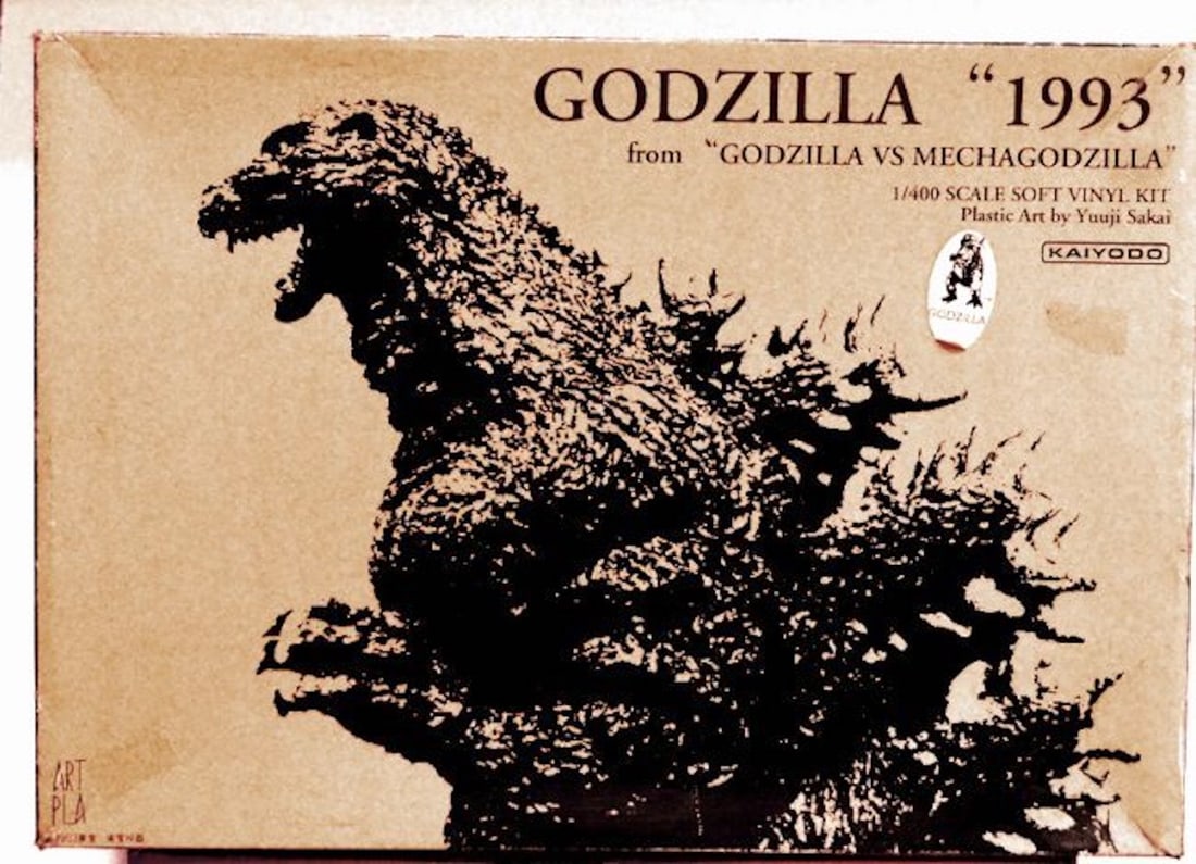 KAIYODO GODZILLA "1993" 1/400 SCALE SOFT VINYL KIT: KAIYODO GODZILLA "1993" 1/400 SCALE SOFT VINYL KIT. PLASTIC ART BY YUUJI SAKAI. MADE IN JAPAN. FROM "GODZILLA VS MECHAGODZILLA"MINT IN BOX. COMPLETE AND INTACT WITH INSTRUCTIONS