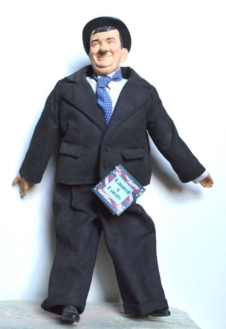 OLIVER HARDY 16" DOLL FROM "LAUREL & HARDY" TV SHOW: OLIVER HARDY 16" DOLL FROM "LAUREL & HARDY" TV SHOW.HE ORIGINAL TAG IS STILL ATTACHED TO THE DOLL.THIS DOLL IS PRETTY GOOD CONDITION WITH VISIBLE SIGN OF AGING DUE TO LONG SHELF WEAR. OTHERWISE, T