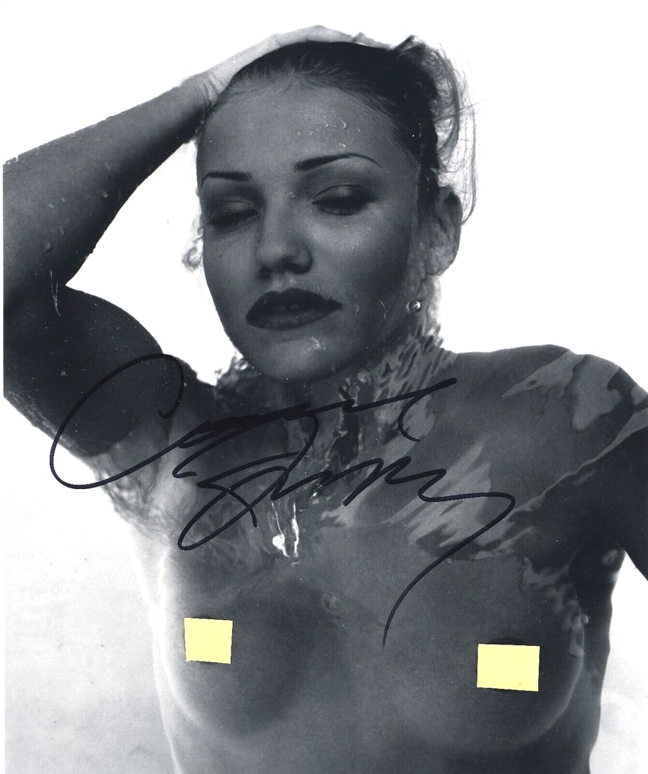 Cameron Diaz - 8 x 10 Signed Nude Photo w/COA: Cameron Diaz - 8 x 10 Signed Nude Photo w/COA. A signed nude photogrph of Cameron Diaz. Signed by her. Very good condition