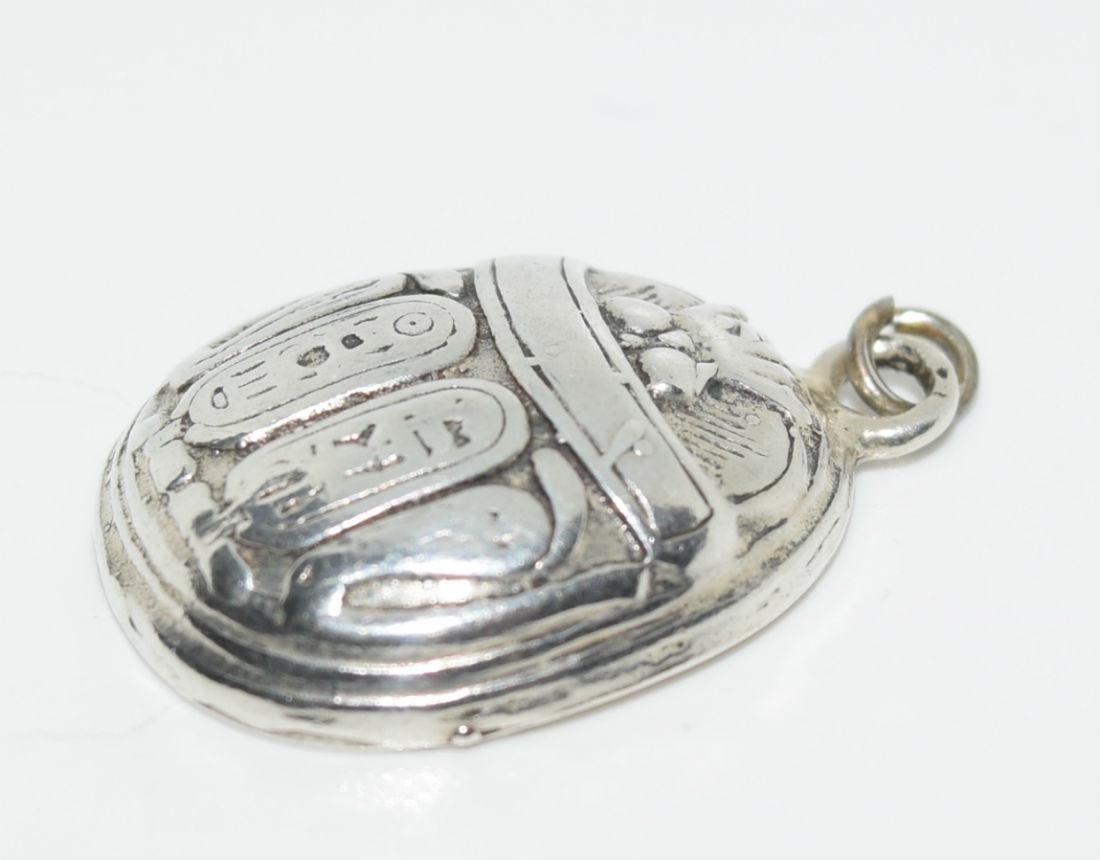 925 Sterling Silver Beetle Scarab Pendant: Sterling silver beetle scarab pendant | Measurement: 23mm height x 16mm width | Weight: 2.9 grams | Stamp: 925