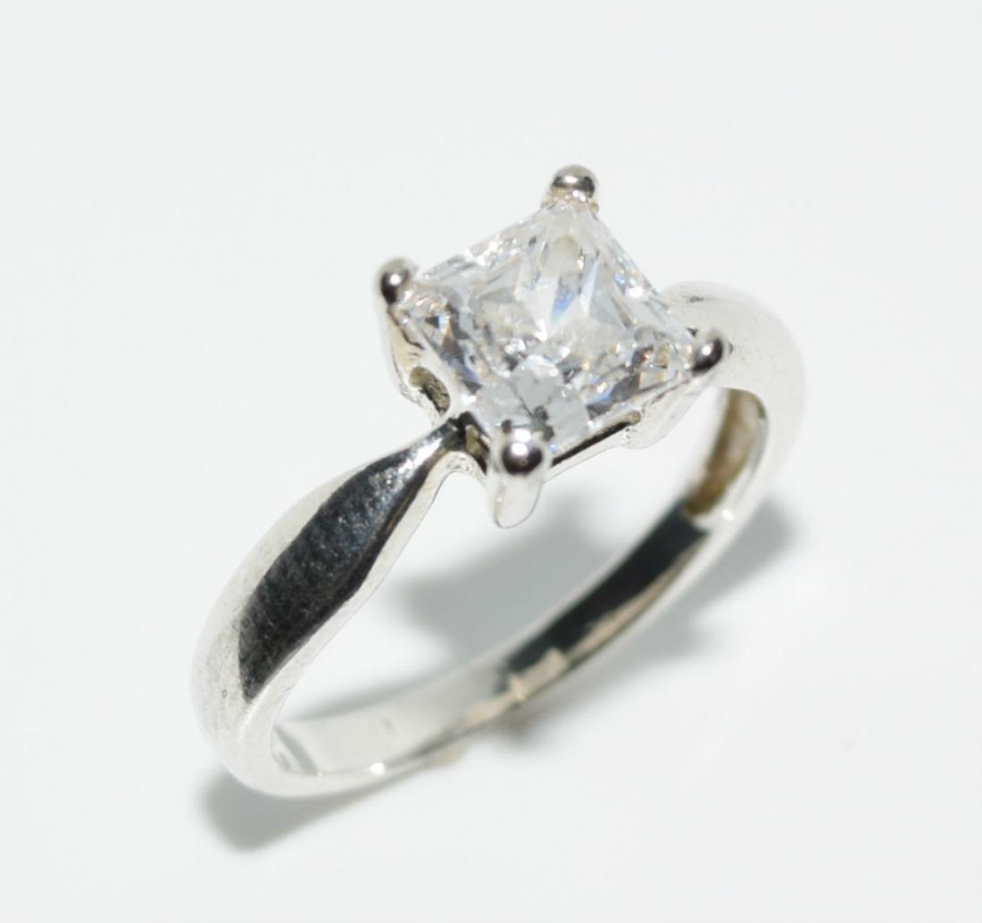 Sterling Silver Princess Cut Cubic Zirconia Ring Sz6 (1 of 4)