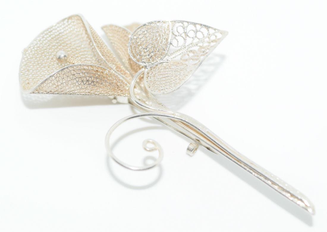 Sterling Silver Filigree Calla Lilies Brooch: Sterling silver calla lilies filigree brooch. The word calla comes from the Greek word beauty. They are a symbol of purity and are good luck for brides. The brooch has a loop closure. | Measurement: 2