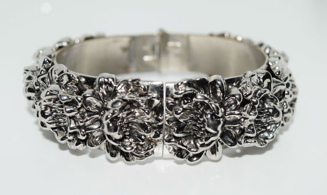 Designer Whiting & Davis Flower Hinged Bangle Bracelet (1 of 2)