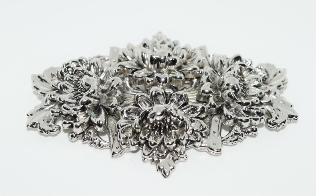 Designer Whiting & Davis Flower Brooch (1 of 2)