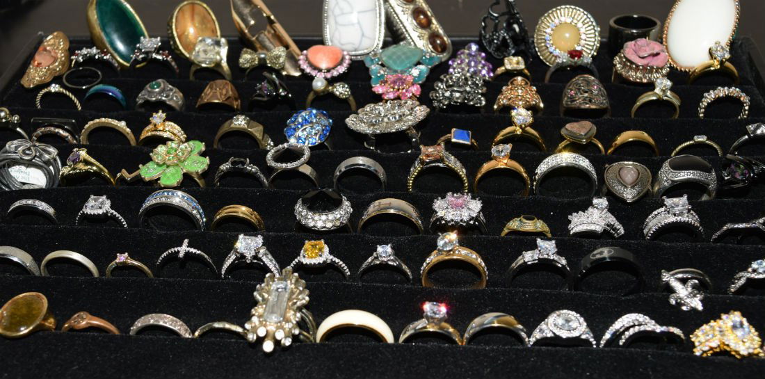 Large Vintage-Now Fashion Ring Lot (1 of 7)