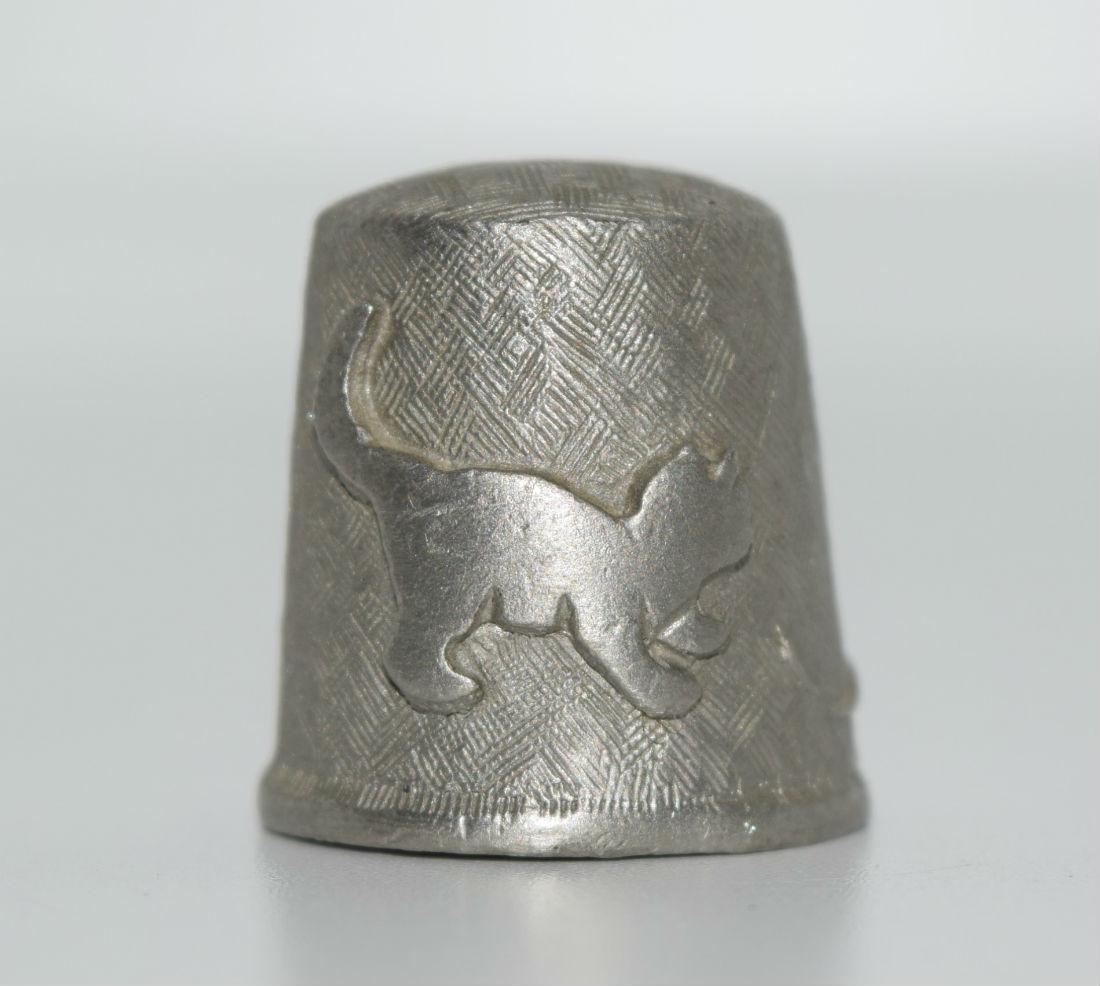 Rawcliffe Pewter Cat Thimble: Rawcliffe pewter cat chasing a ball of yarn thimble | Measurement: 21.5mm length 19.4mm width 14.5mm inner diameter