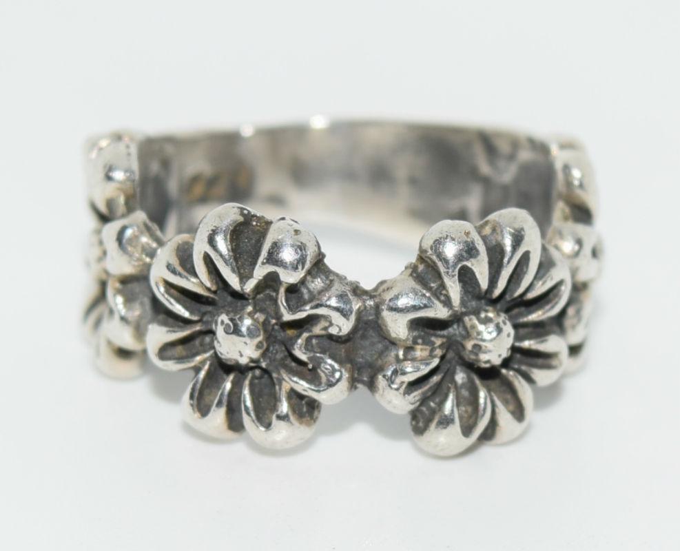 Sterling Silver Flower Ring sz 6 (1 of 4)