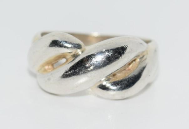 Sterling Silver Twisted Design Ring sz 7 (1 of 3)