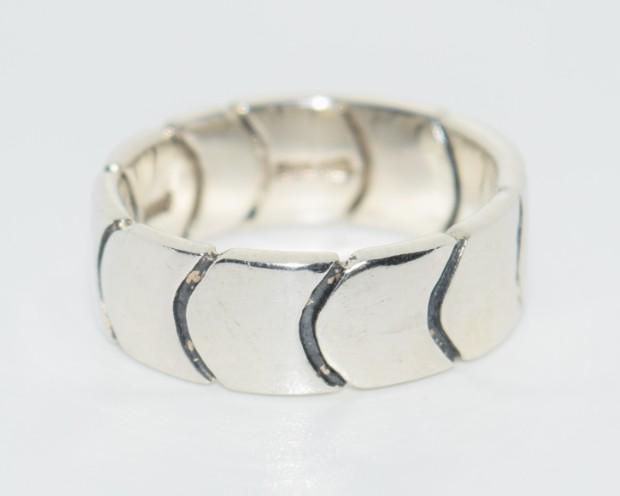 Sterling Silver Band Ring sz 8.5 (1 of 3)