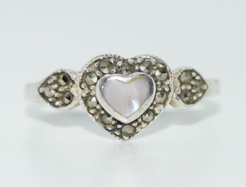 Sterling Marcasite & Mother of Pearl Heart sz7 Ring: Sterling Silver Marcasite & Mother of Peral inlaid measures 8mm wide, size 7
