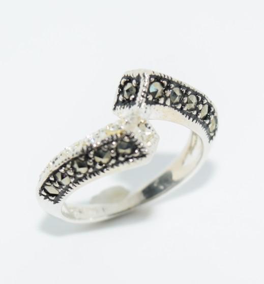 Sterling Silver Wrap around Marcasite Ring Size 5.5 (1 of 2)