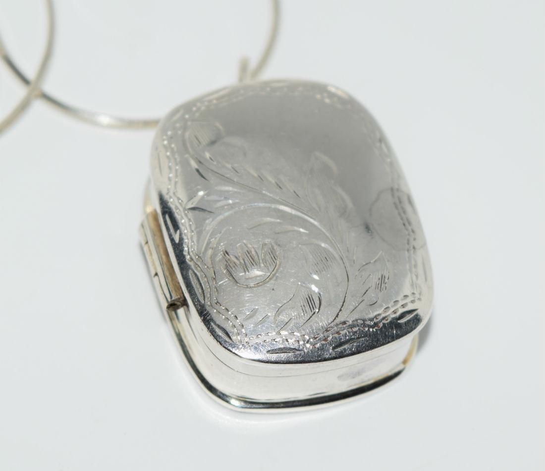 Vintage Sterling Silver Lage Oval Pill Box Pendant (1 of 5)