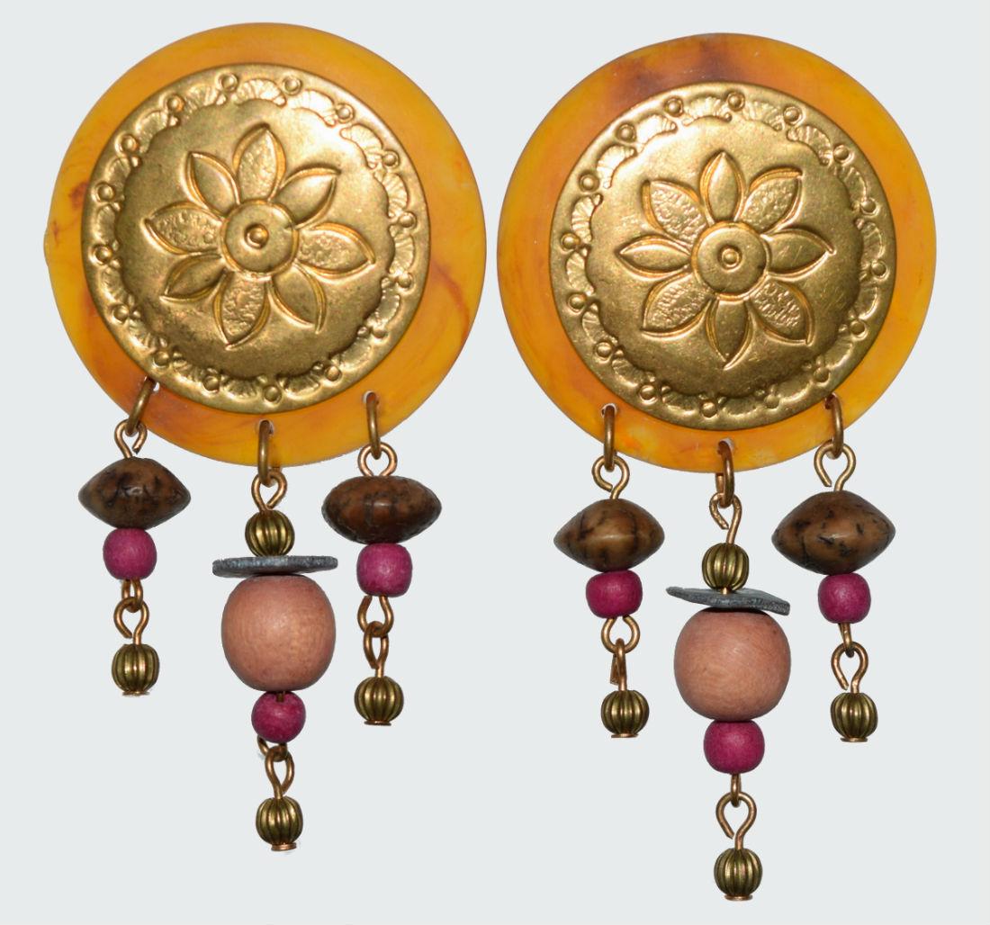 Gold tone flower post earrings (1 of 2)