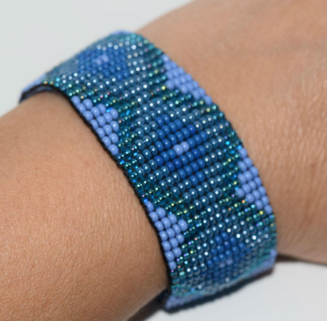 Purple and blue bead bracelet (1 of 4)