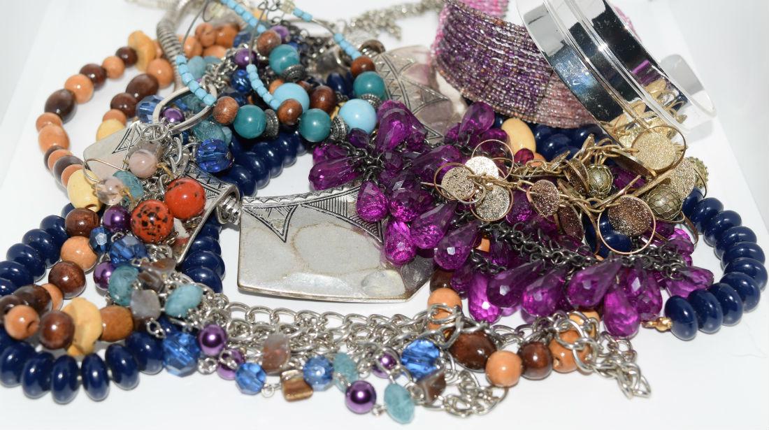 10 piece lot of fashion jewelry (1 of 6)