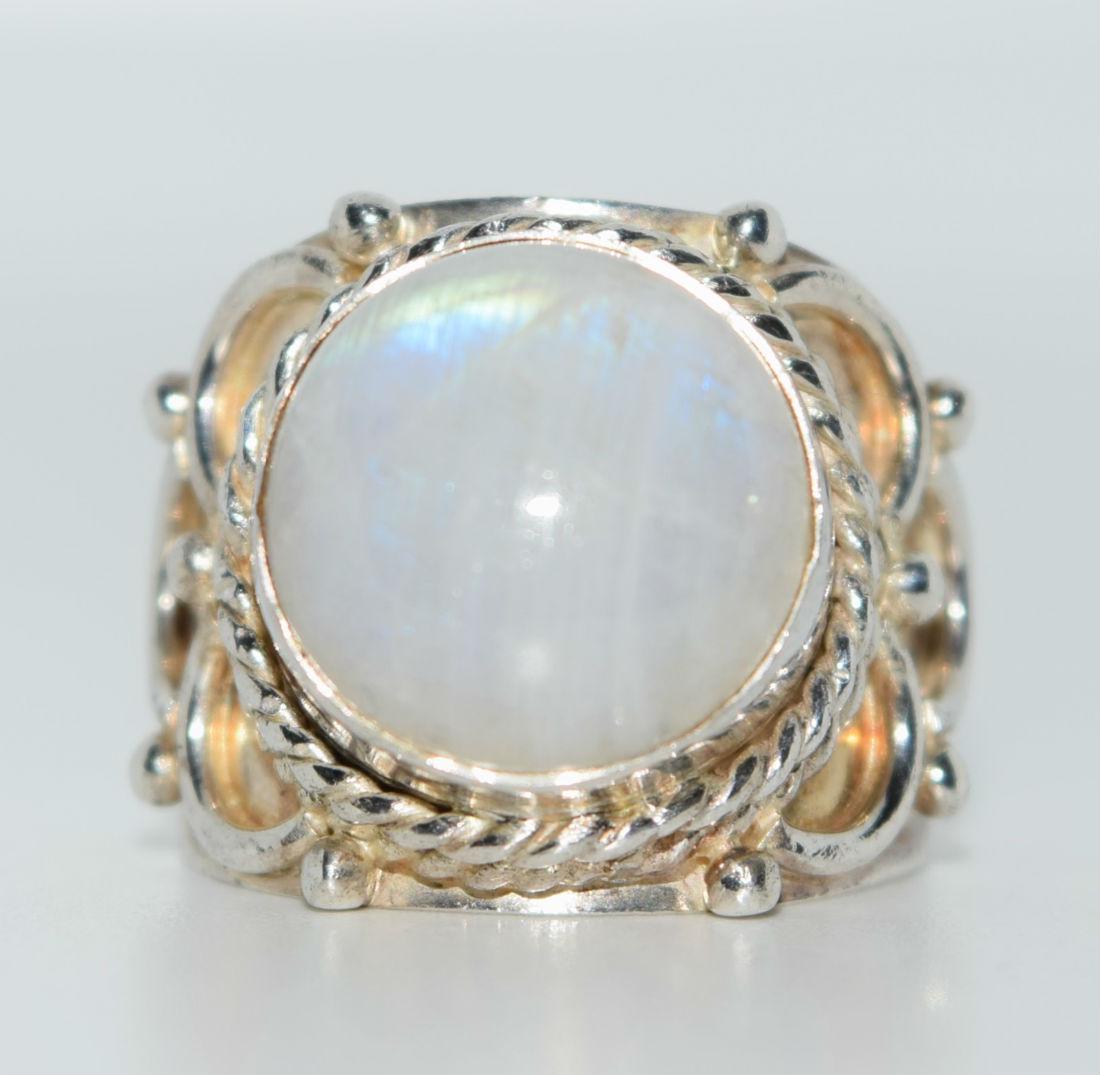 Sterling Silver Moonstone Bali Ring Sz 8: Sterling silver white moonstone bali ring | Size: 8 | Measurement: 18mm band width, 13.5mm stone
