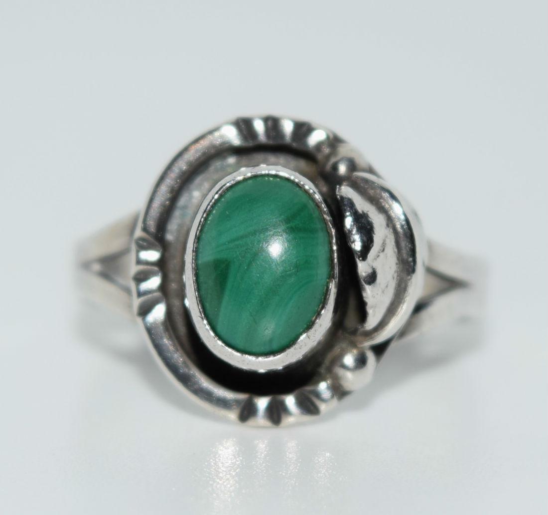 Native American Sterling Malachite Ring Sz 7.5 (1 of 2)