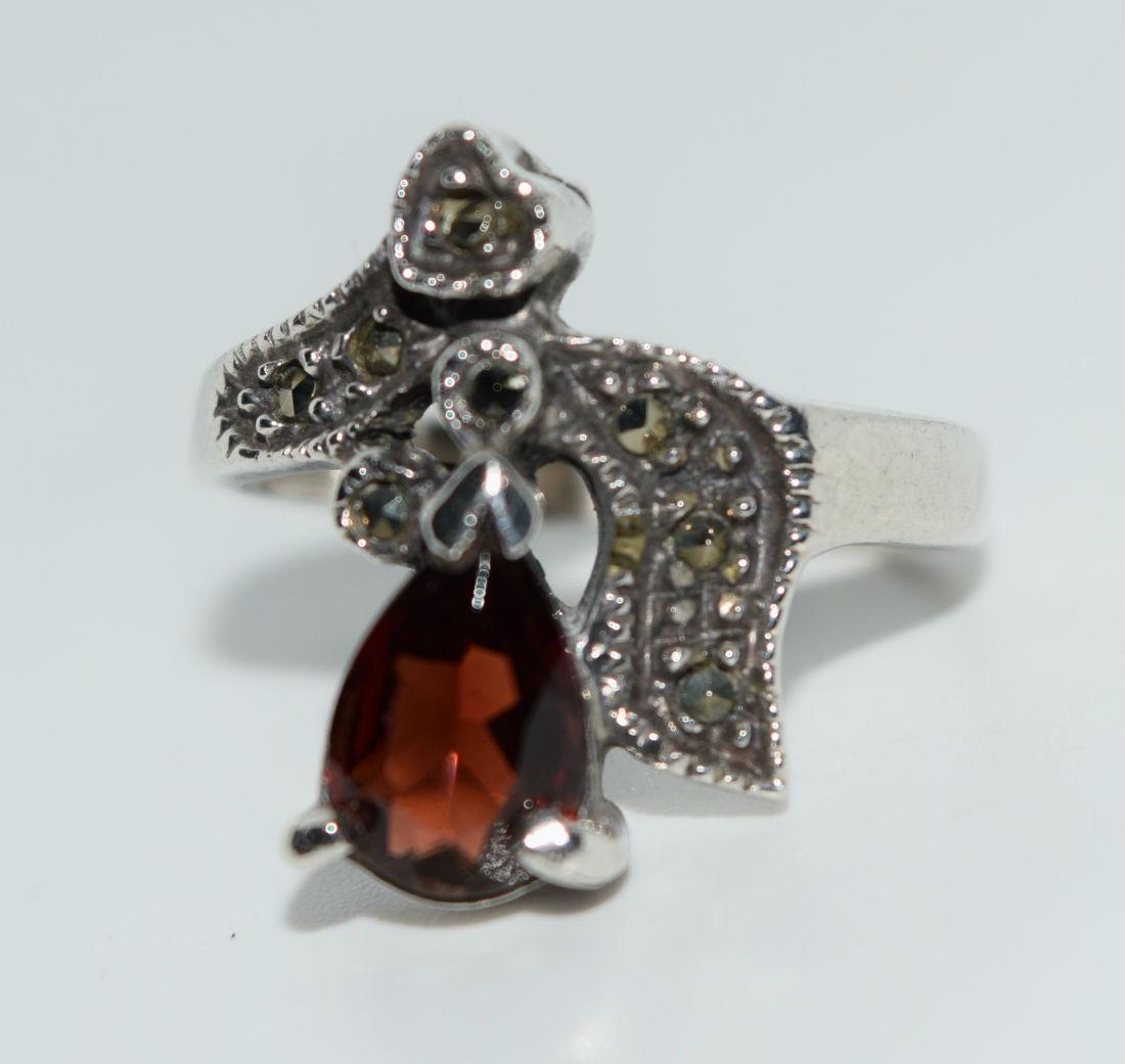 Sterling Garnet & Marcasite Ring Sz 7: Sterling silver garnet and marcasite ring | Size: 7 | Measurement: 18mm x 14mm