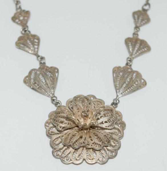 VTG Silver 3D Filigree Flower Necklace (1 of 4)