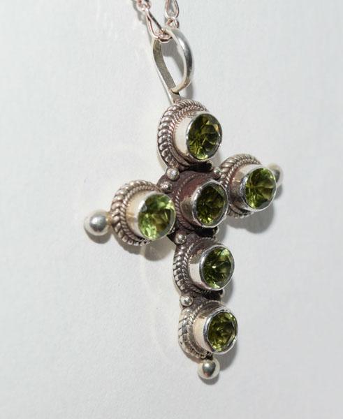 VTG Silver Peridot Cross Necklace (1 of 4)