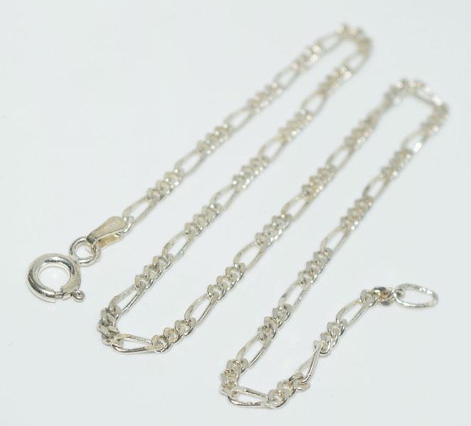 VTG Silver Thin Figaro Chain Anklet: This Vintage Sterling Silver Thin 2.4mm wide Figaro chain Anklet is 10inches long.