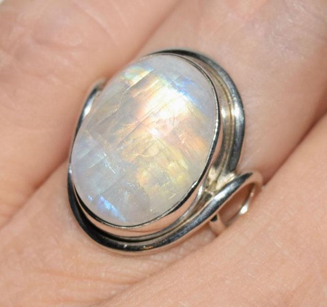 VTG Silver 9.22ct Moonstone Ring sz 5: This Vintage India Silver Size 5 ring has a 16 x 12mm large moonstone on a 20mm bezel set face.