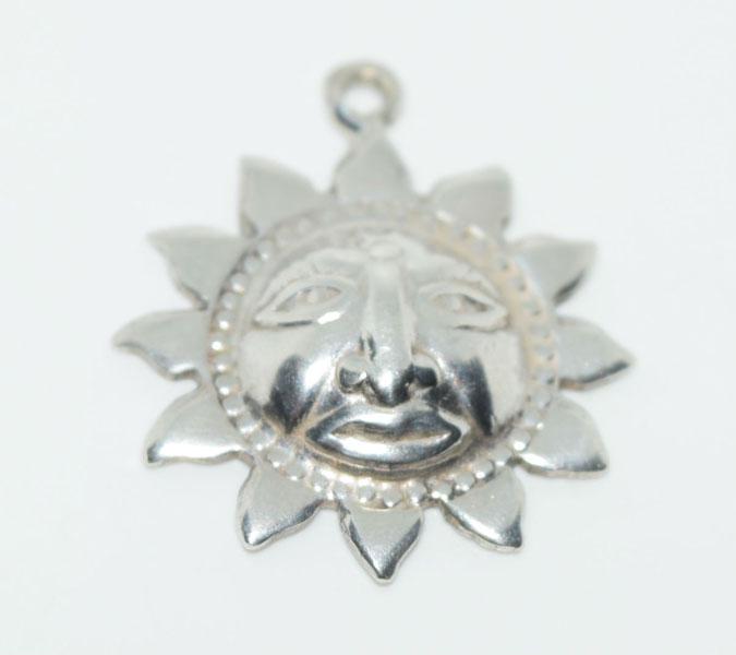 VTG Silver Sun Face Charm: This Sterling Silver Sun with Face Bubble Charm Measures 20.4 x 23mm.