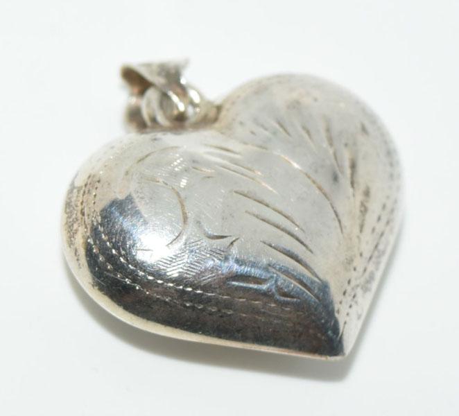 VTG Etched Silver Hollow Heart Pendant (1 of 3)
