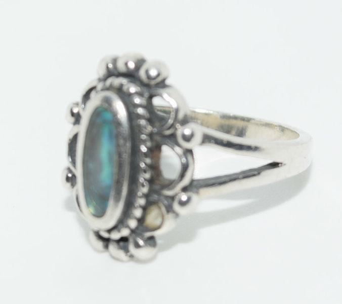 Vintage Sterling Abalone Ring sz 5: This Vintage Sterling Silver Size 5 Ring has an oval Front design with an Abalone shell inlaid that measures 15.5mm x 12mm.
